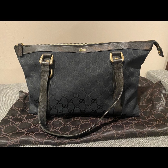Authentic Gucci handbag - Picture 3 of 14